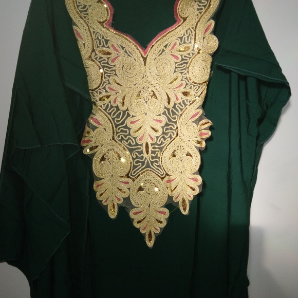 Only Red Gowns left - Picture 2 of 12